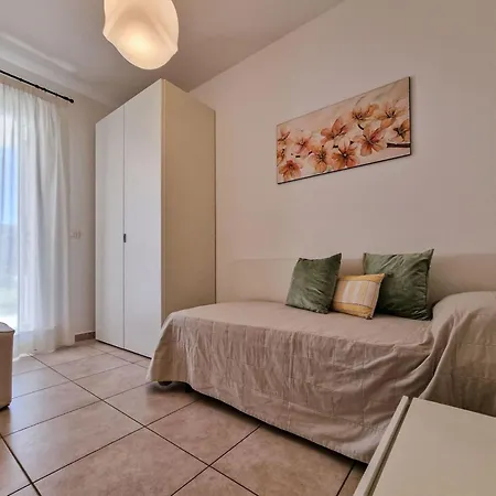 Elegant Pool-front Flat With Fenced Garden * Bibione