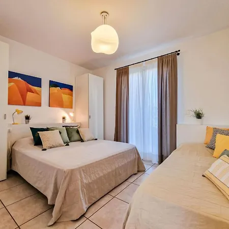 Elegant Flat With Pool And Solarium For Six شقة *